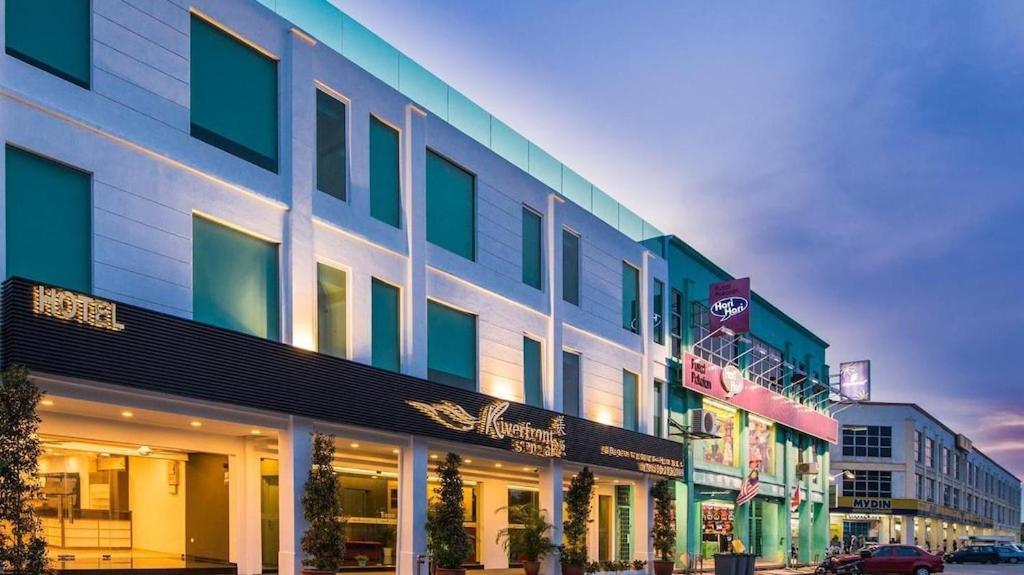 Riverfront Boutique